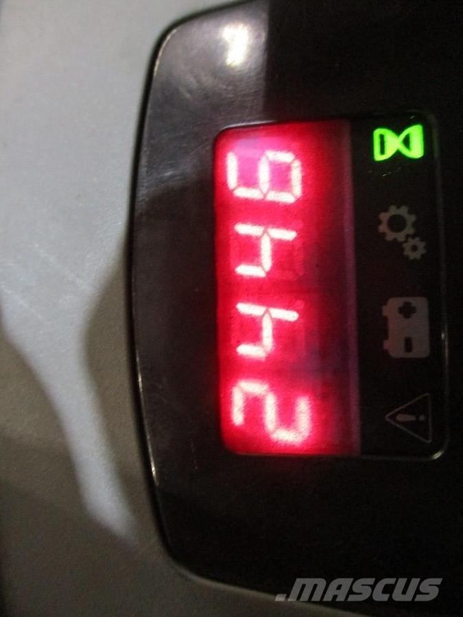 Toyota LPE250 Električni nizko dvižni viličar s stojiščem