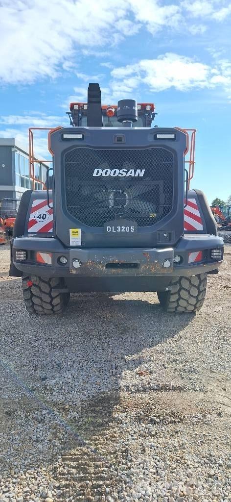Doosan DL 320-7 Kolesni nakladalci