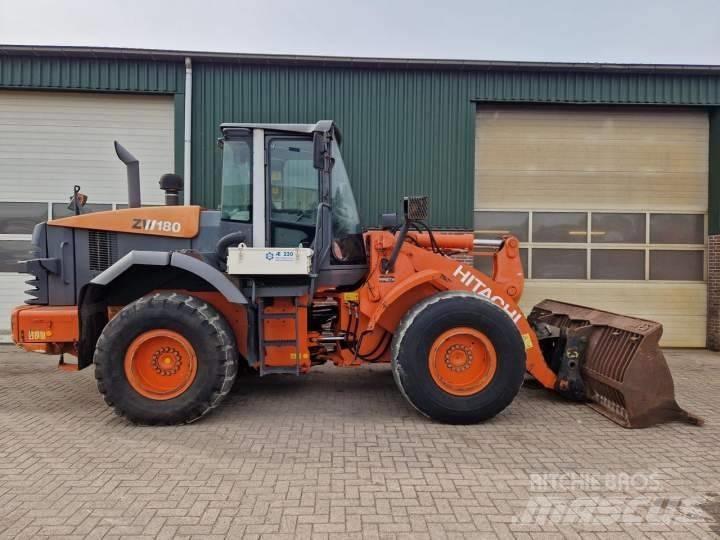 Hitachi ZW 180 Kolesni nakladalci