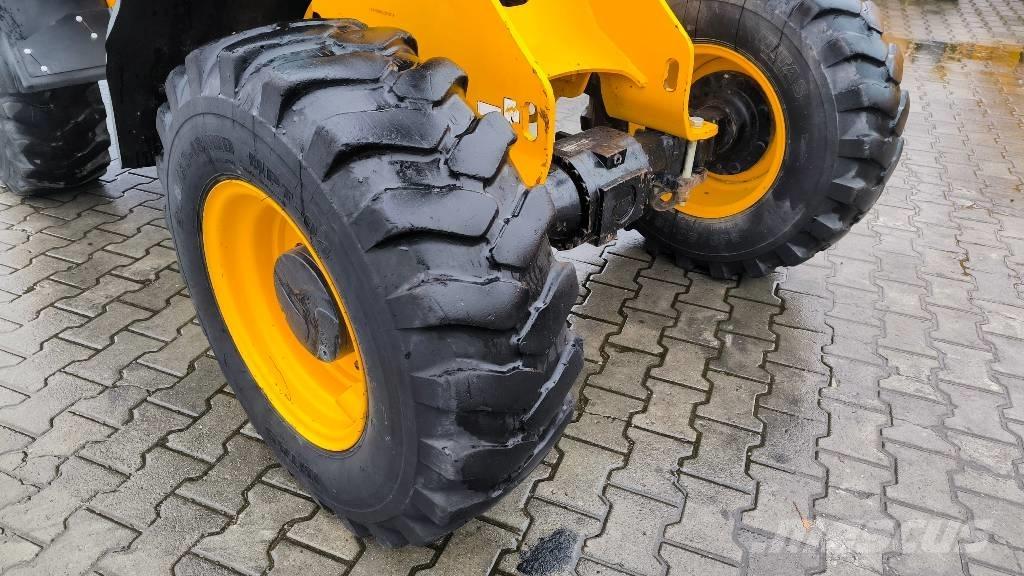 JCB 406 Kolesni nakladalci