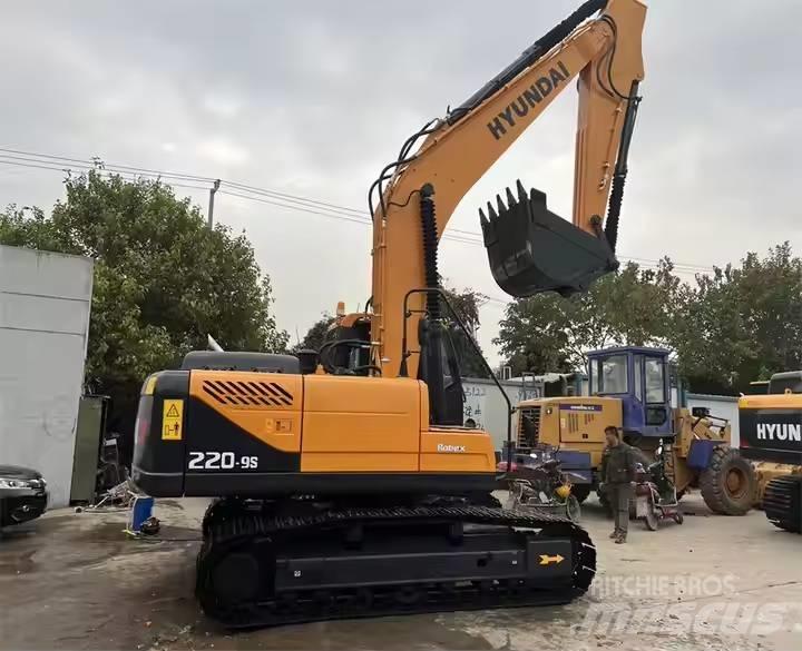 Hyundai R220-9S Bagri goseničarji