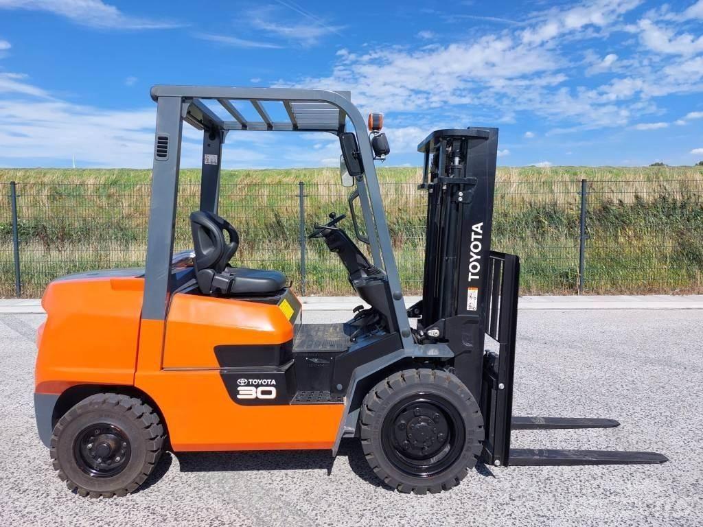 Toyota FDZN30 Dizelski viličarji