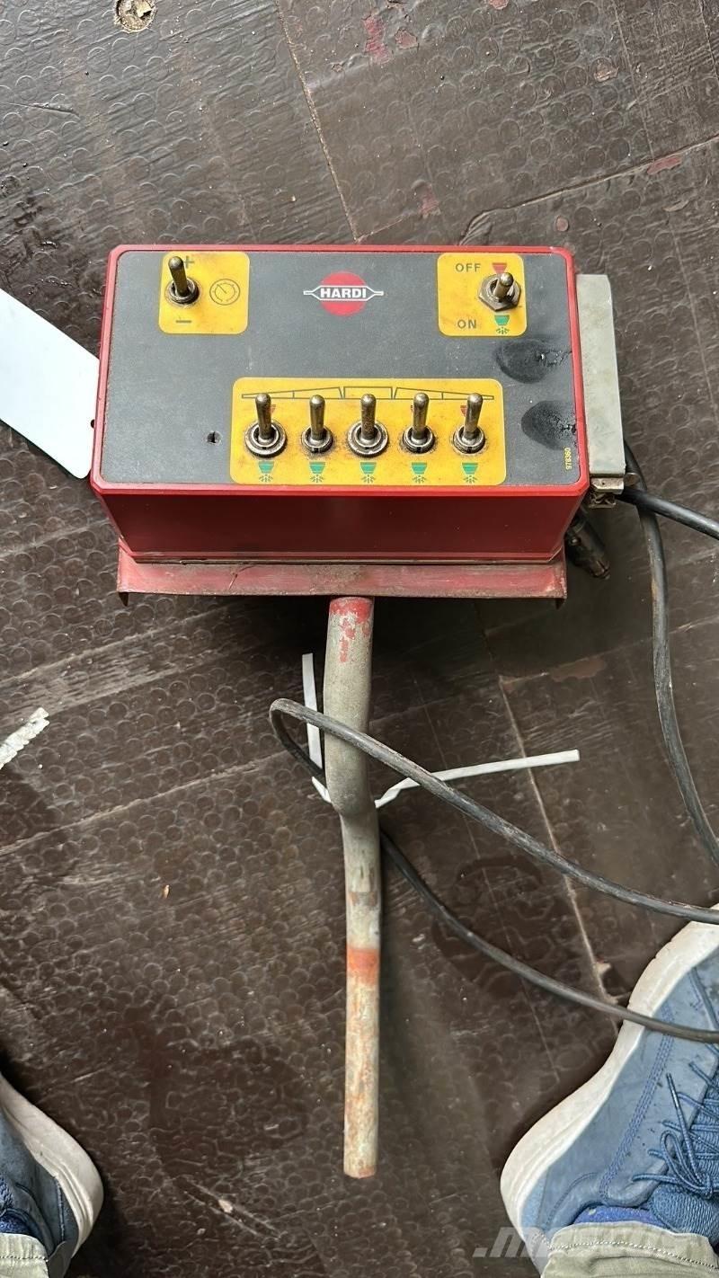 Hardi TZY 2400 Vlečne škropilnice