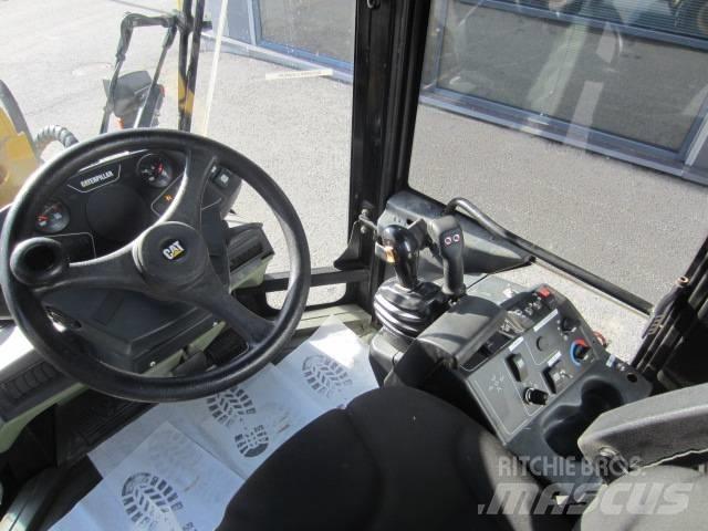 CAT 906 Kolesni nakladalci