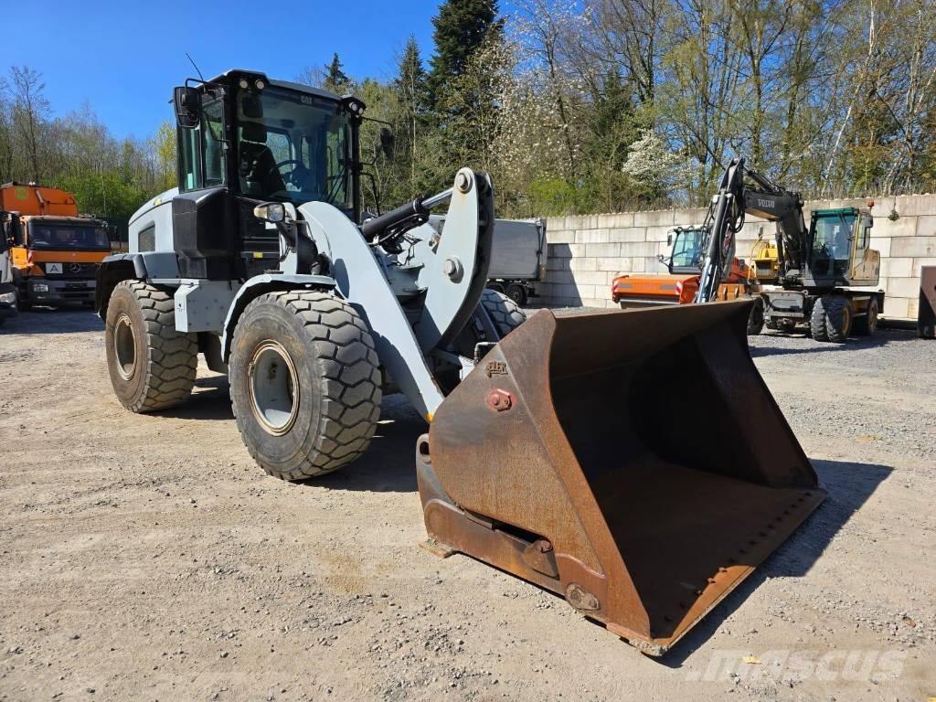 CAT 926M Kolesni nakladalci
