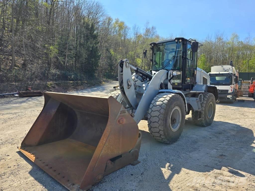 CAT 926M Kolesni nakladalci