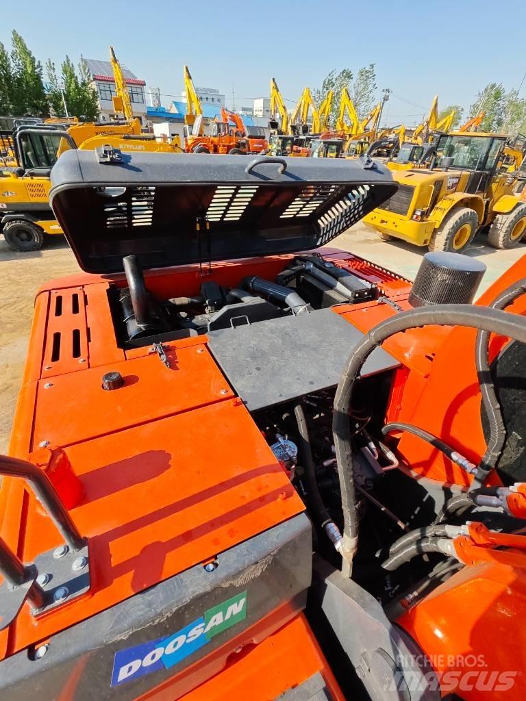 Doosan DX 225 LC Bagri goseničarji