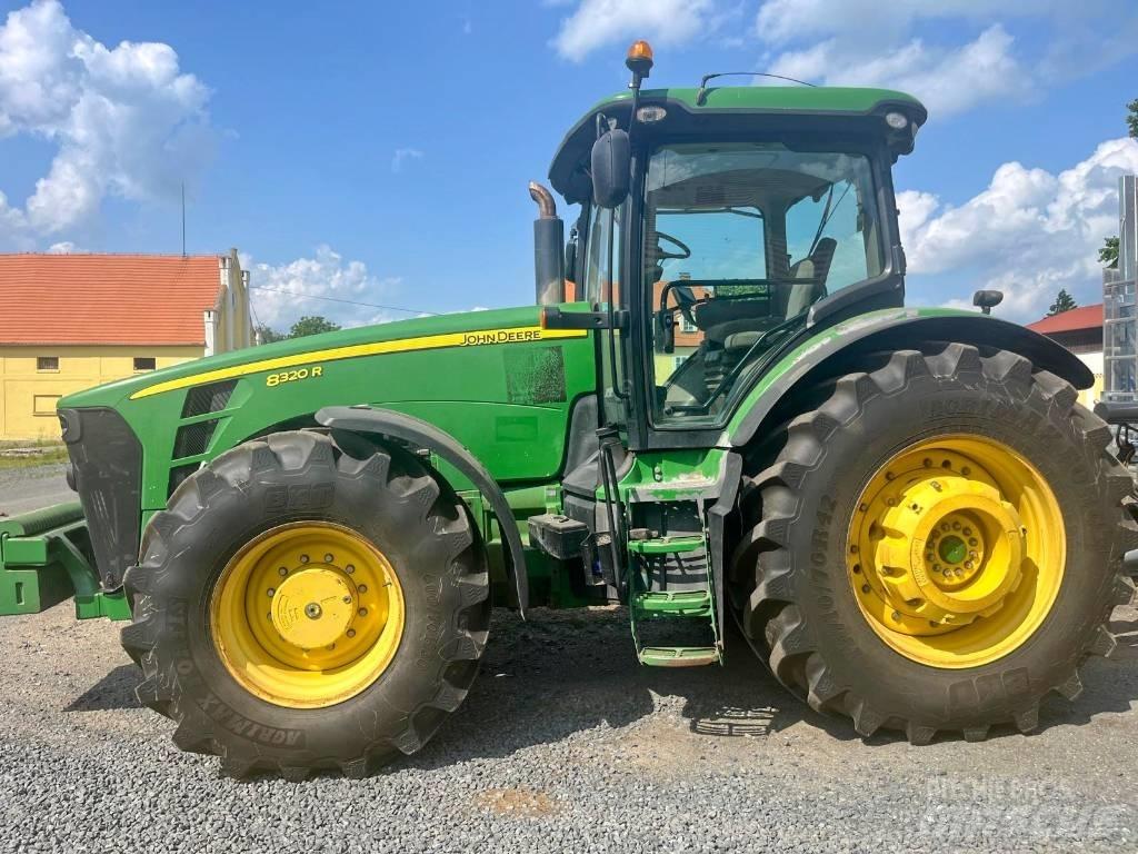 John Deere 8320 R Traktorji
