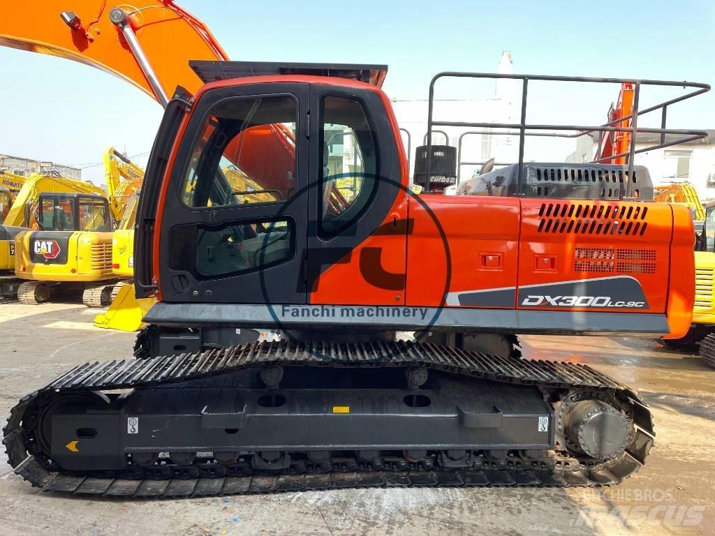 Doosan DX300 Bagri goseničarji