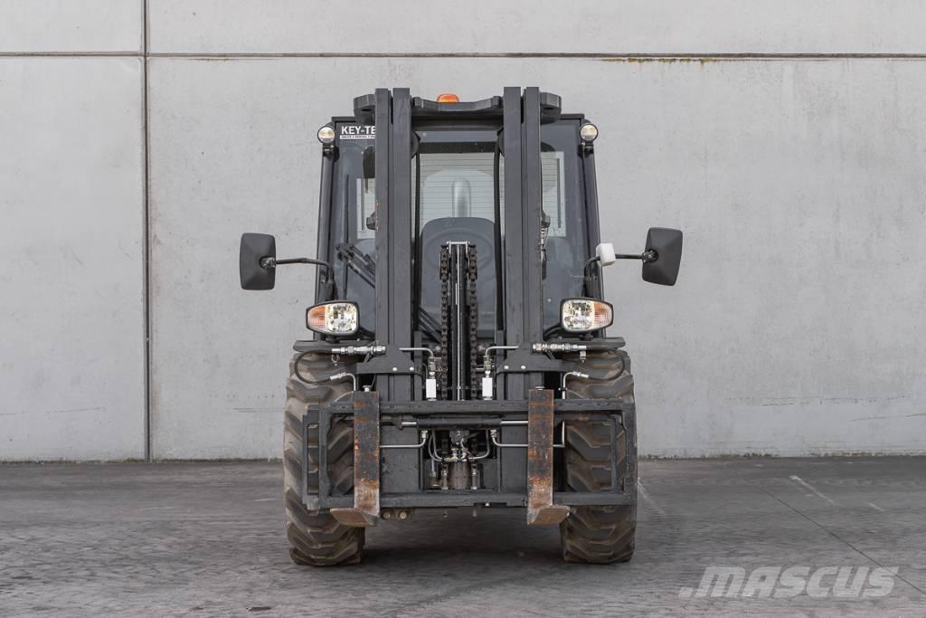Manitou MC 25-4 Dizelski viličarji