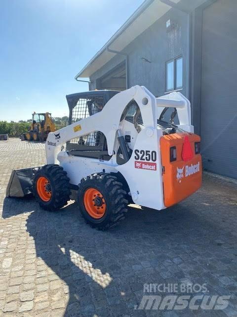 Bobcat S 250 Skid steer mini nakladalci