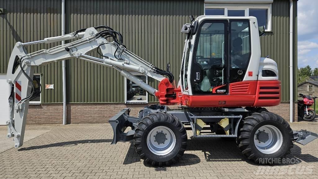 Takeuchi TB295W Bagri na kolesih