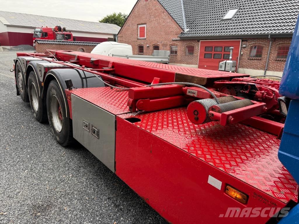 Scania R520 8x4 Razstavljivi tovornjaki z žičnimi dvigali