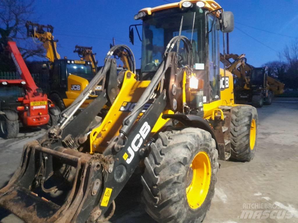 JCB 411 Kmetijski teleskopski nakladalci