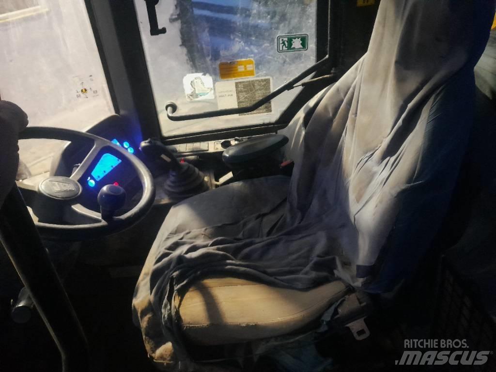 JCB 411 Kmetijski teleskopski nakladalci