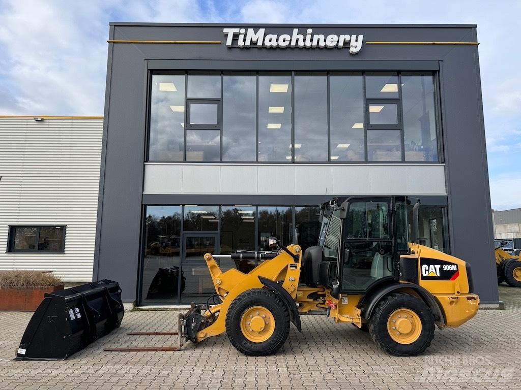 CAT 906M Kolesni nakladalci