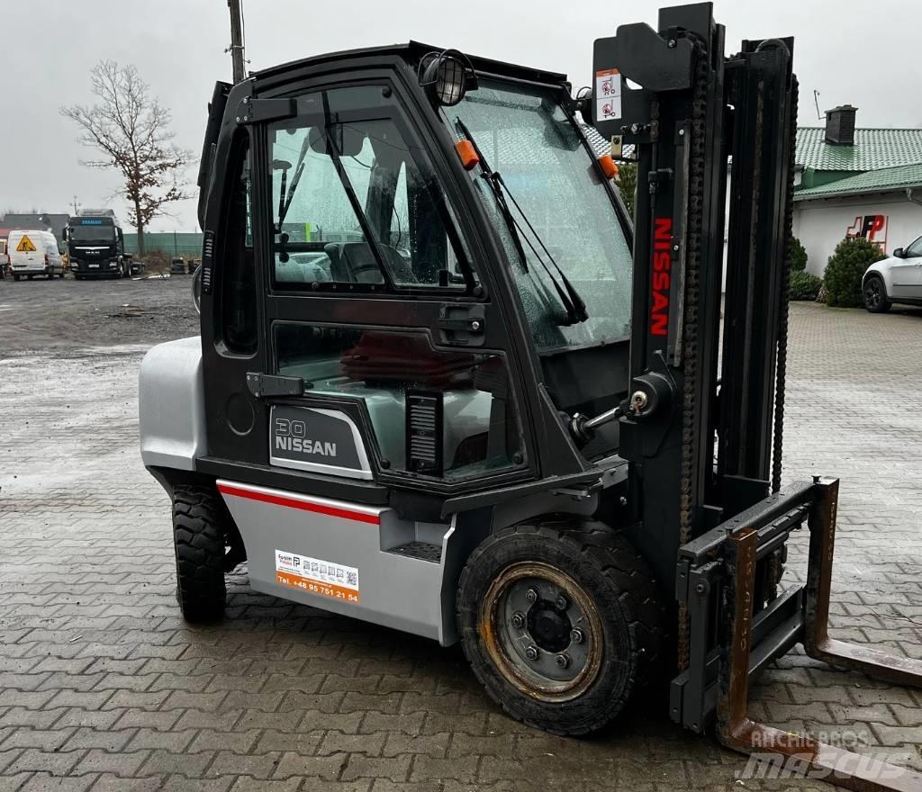 Nissan UG1D2A30LQ Plinski viličarji