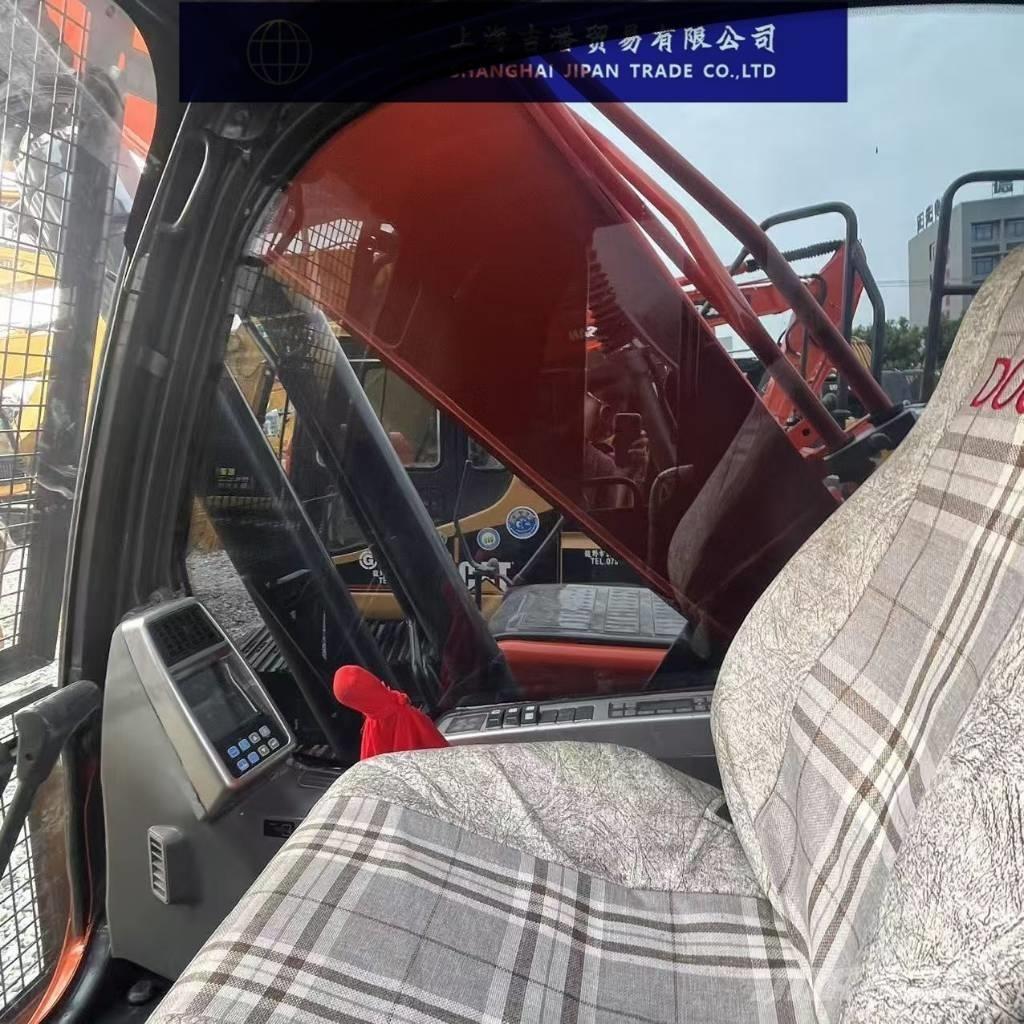 Doosan DX 300 LC Bagri goseničarji