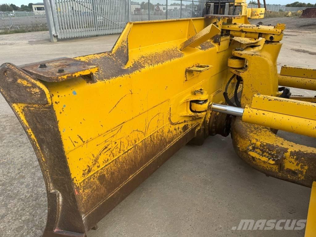 Komatsu D61PX-24 Buldožerji goseničarji