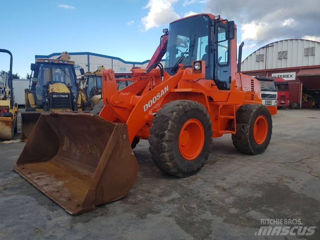 Doosan 160 v Čelni nakladalci in kopači