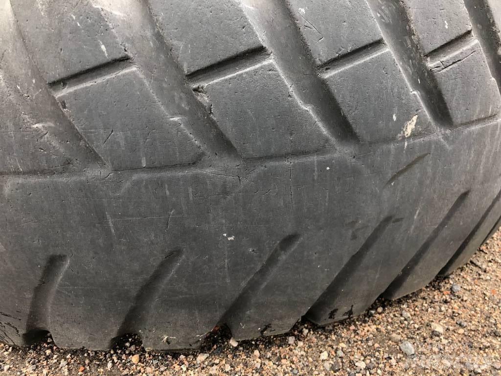 Nokian 400/80R28 Gume, kolesa in platišča