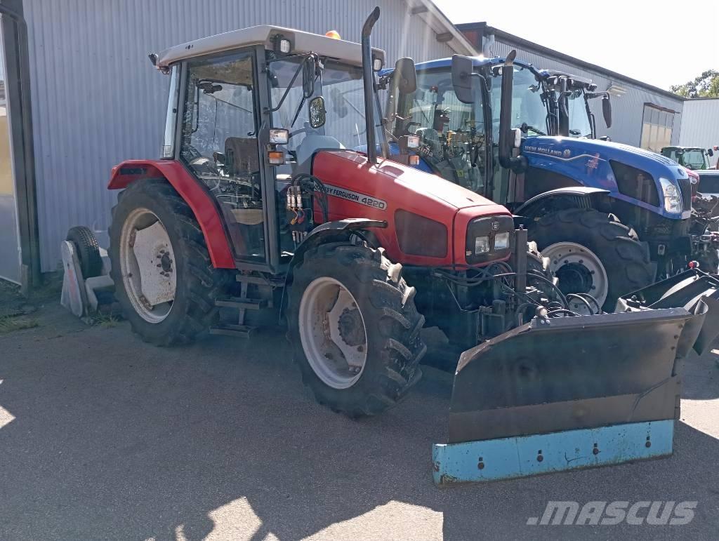 Massey Ferguson 4220 Traktorji