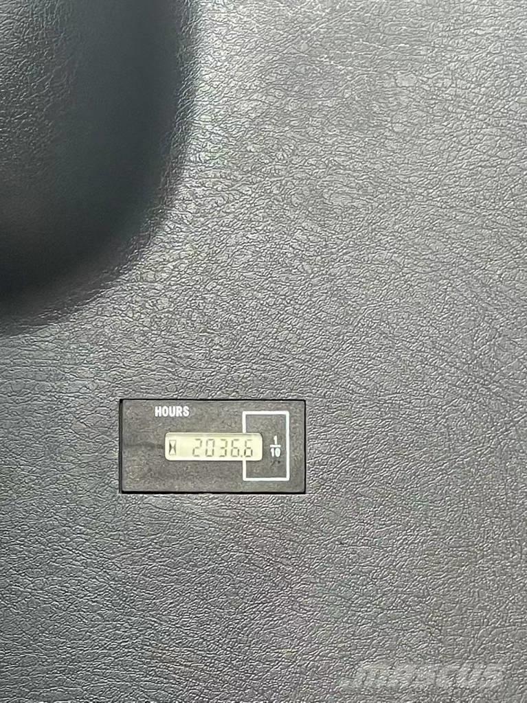 Hyundai 210W-9 Bagri na kolesih
