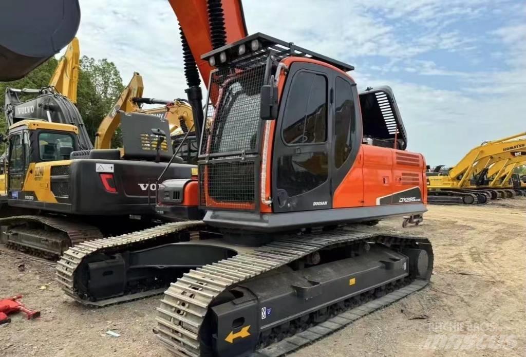 Doosan DX 225 Bagri goseničarji