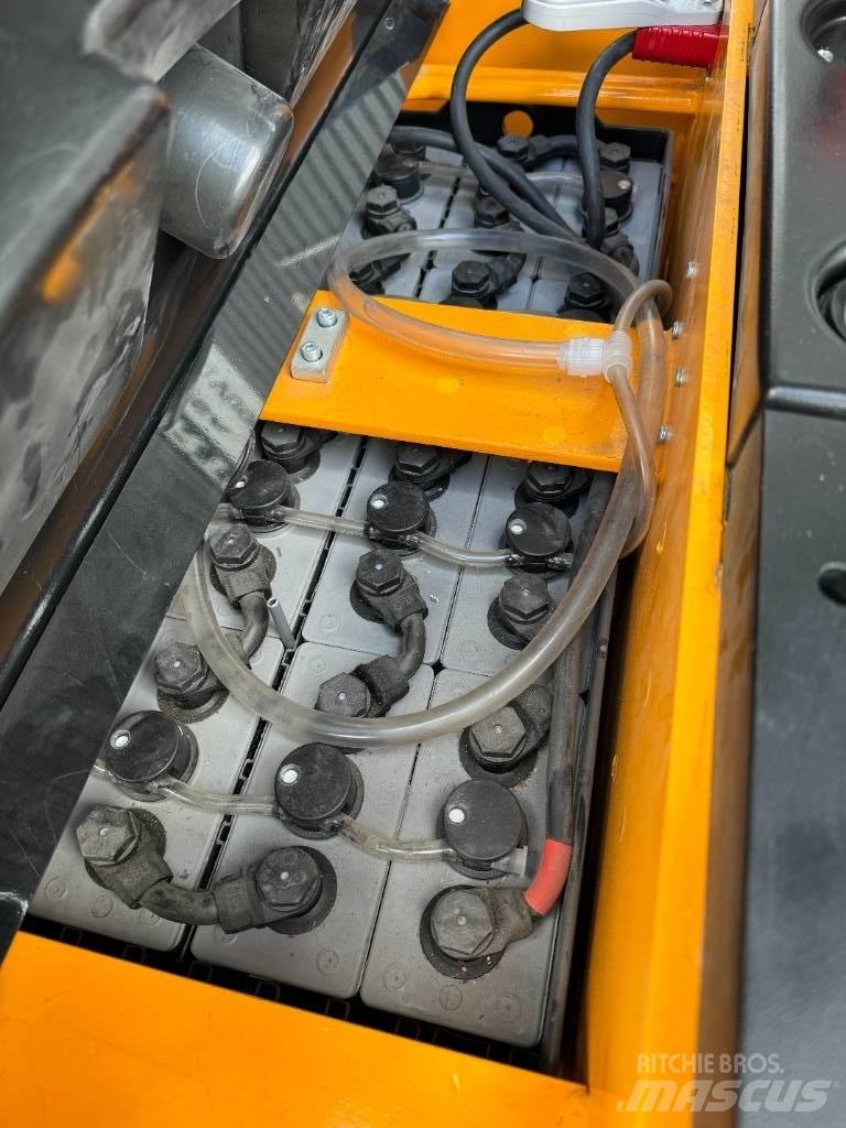 Hyundai 15ESR Samopogonski ročni viličarji