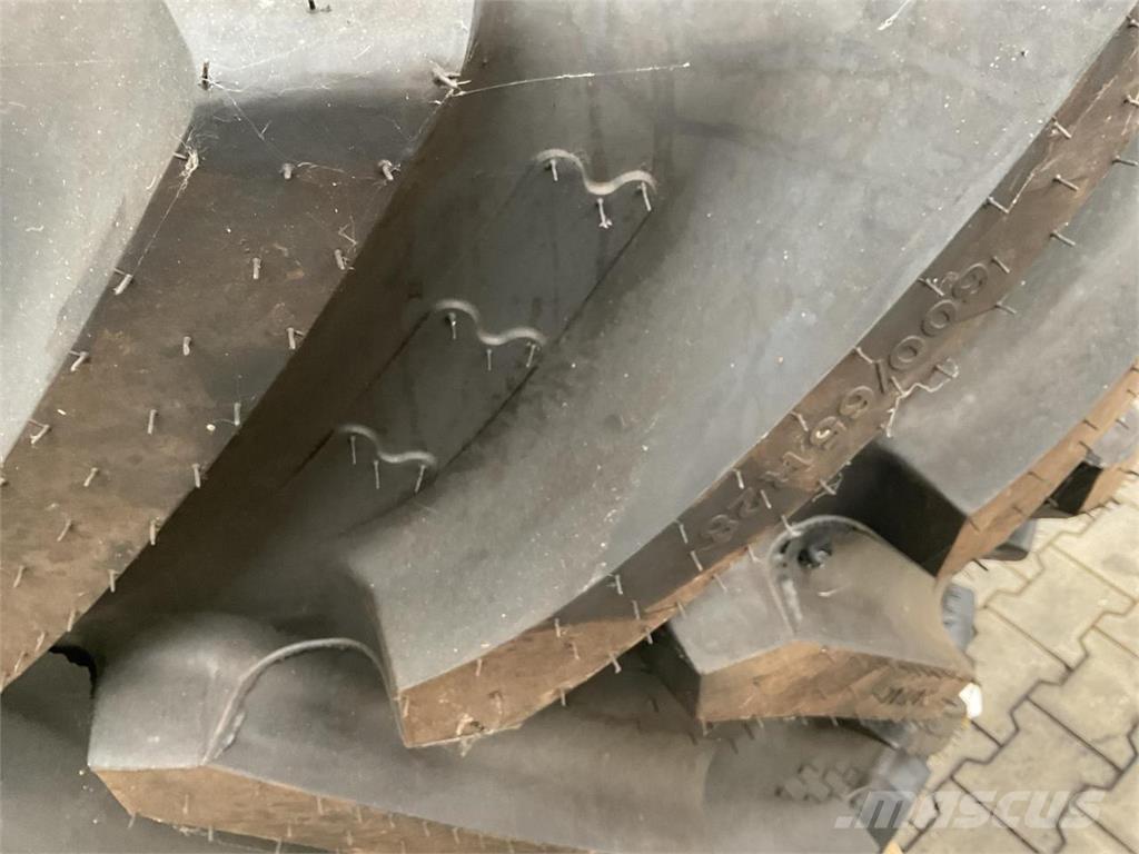 BKT 600/65R28 Gume, kolesa in platišča