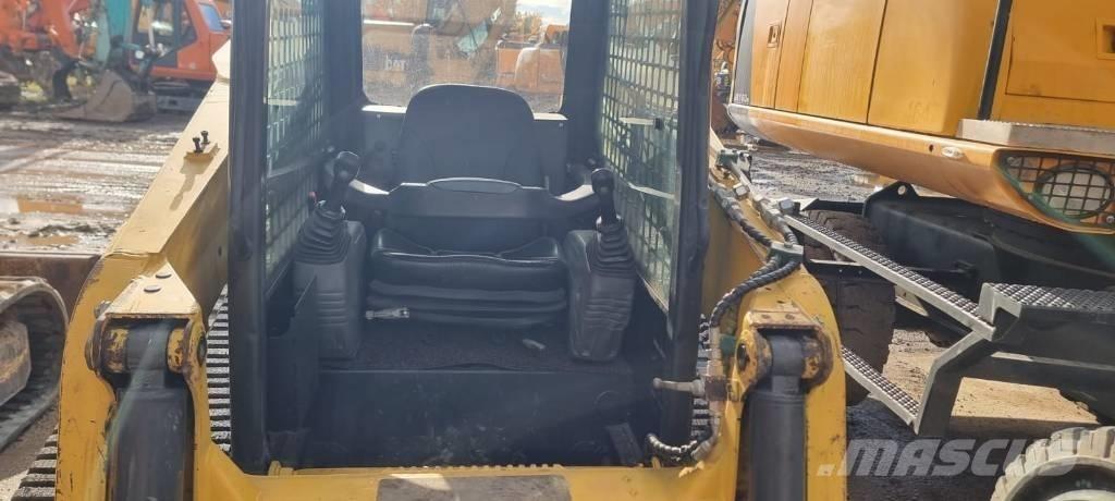 Komatsu CK 35-1 Skid steer mini nakladalci