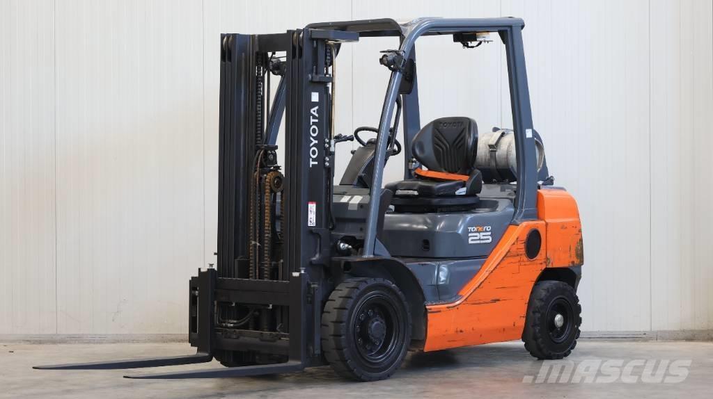 Toyota 02-8 FGF 25 Plinski viličarji