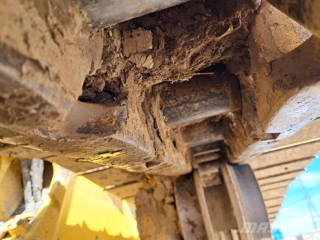 Komatsu D61PXI-24E0 Buldožerji goseničarji