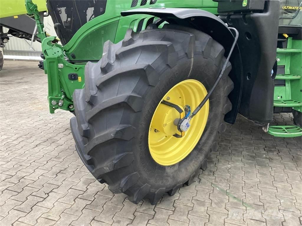 John Deere 6215R Traktorji