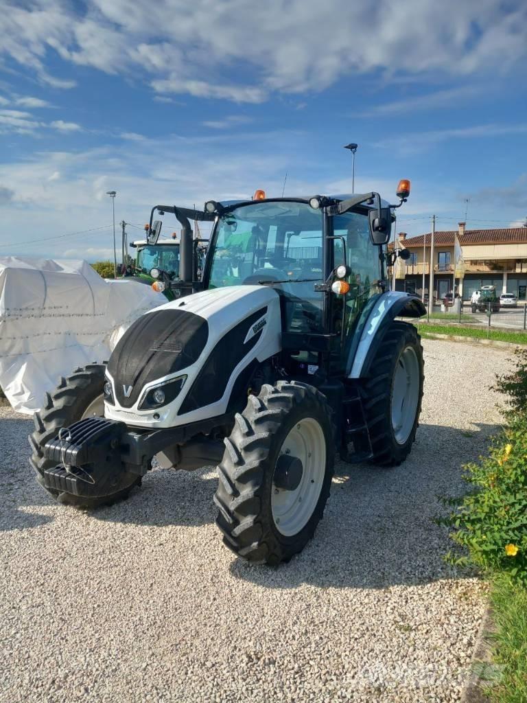 Valtra A 104 Traktorji