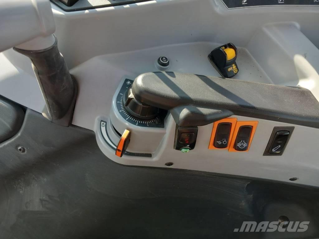 Valtra A 104 Traktorji