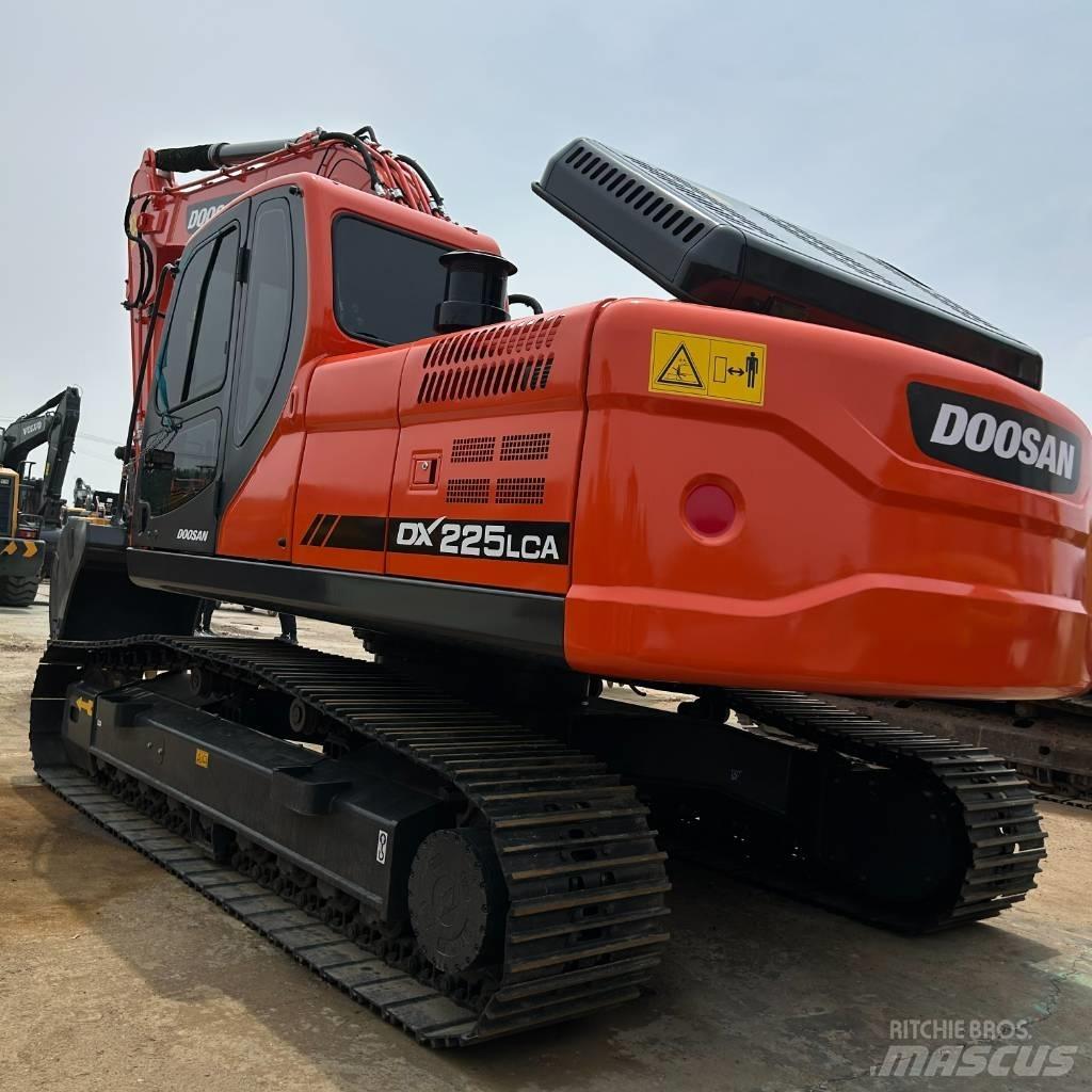 Doosan DX 225 LC Bagri goseničarji
