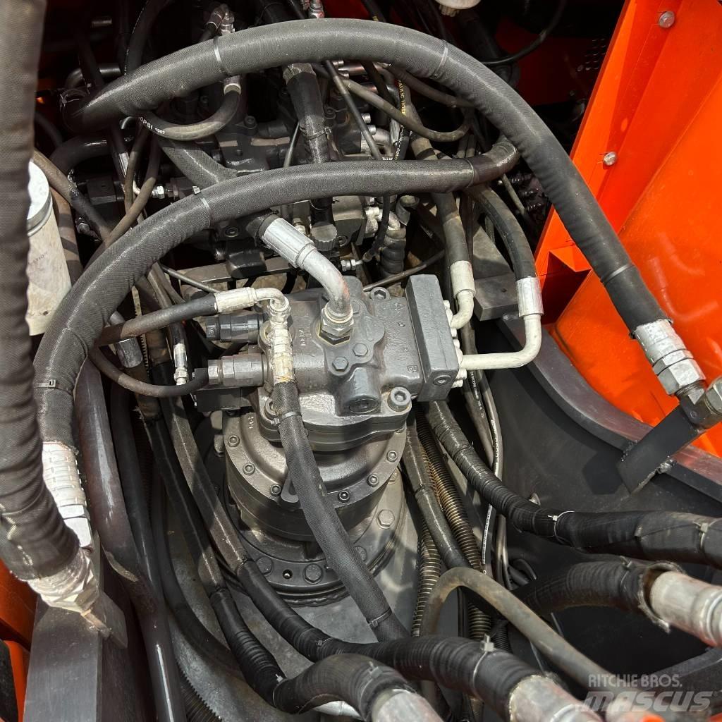Doosan DX 225 LC Bagri goseničarji