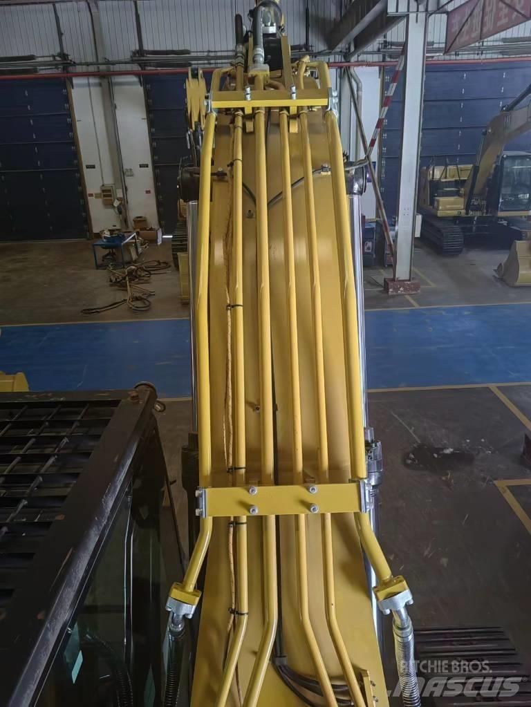 CAT 323 Bagri goseničarji