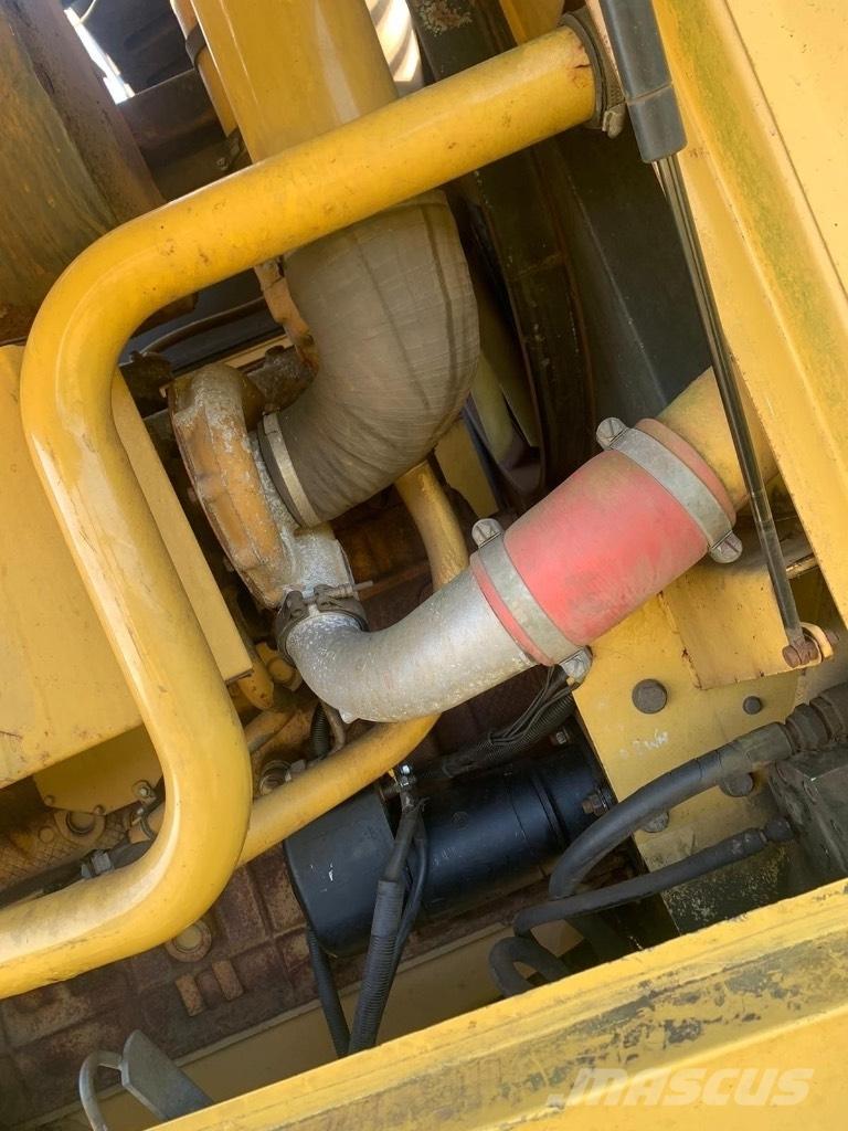 New Holland Fx375 Stroji za krmo na lastni pogon