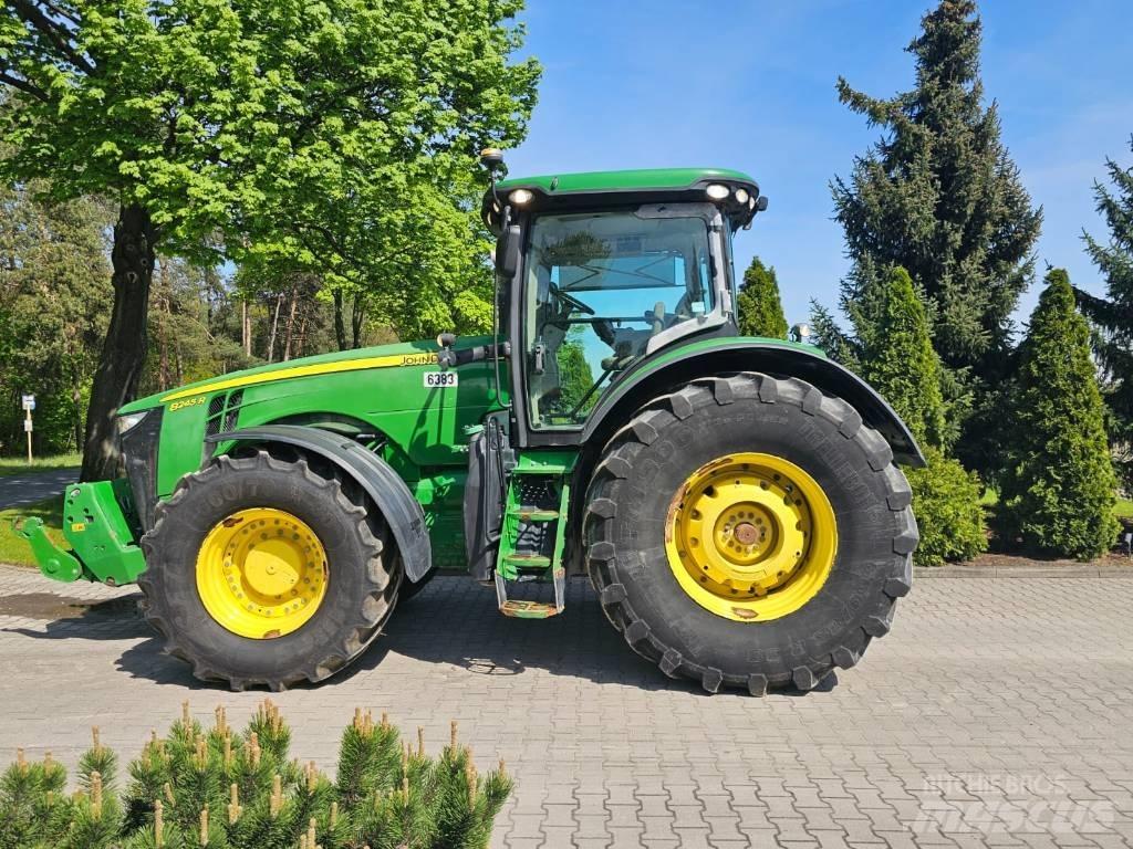 John Deere 8245 R Traktorji