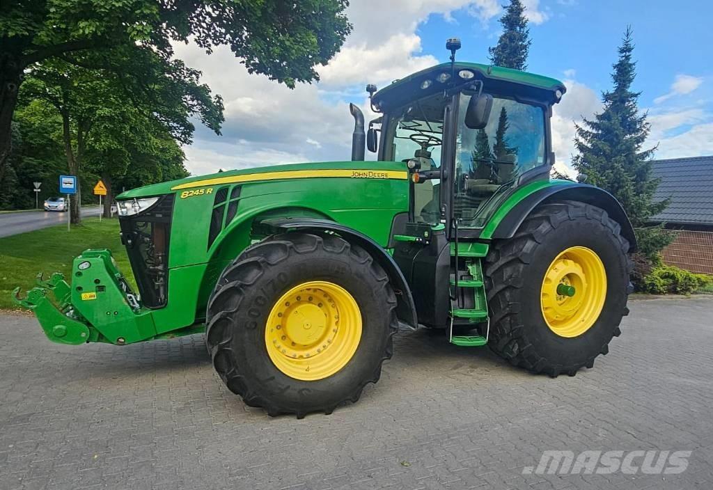 John Deere 8245 R Traktorji