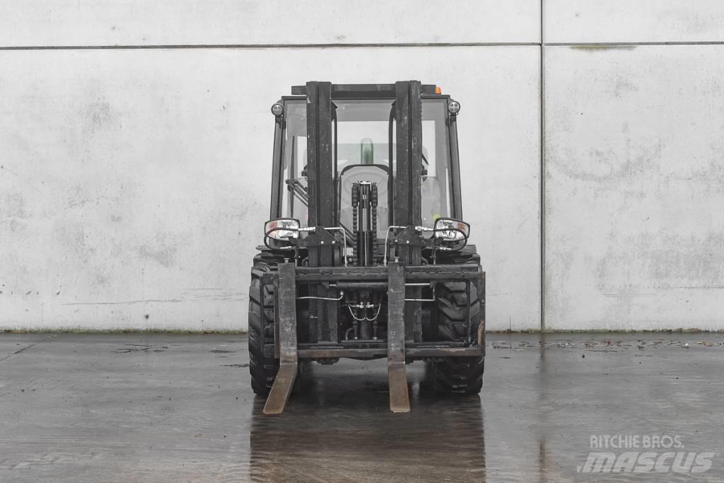 Manitou MC 30-4 D Dizelski viličarji