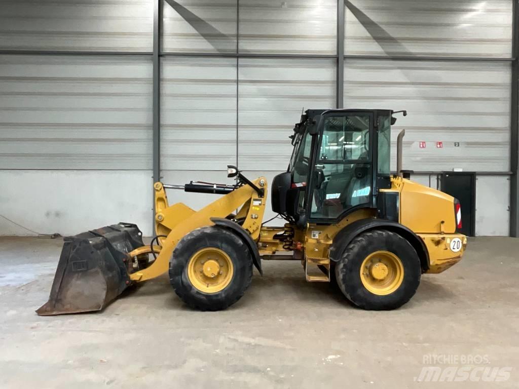 CAT 908 M Kolesni nakladalci