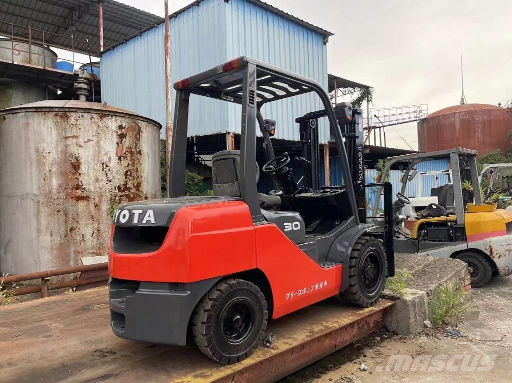 Toyota FD 30 Dizelski viličarji