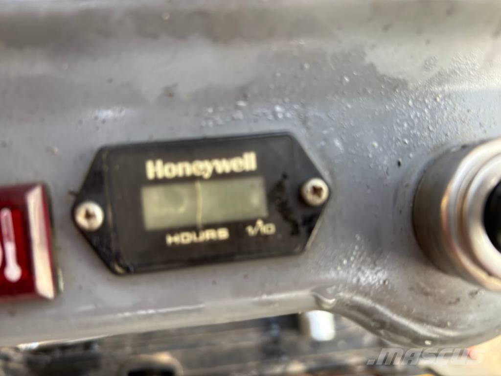 Takeuchi TB 210 R Mini bagri <7t