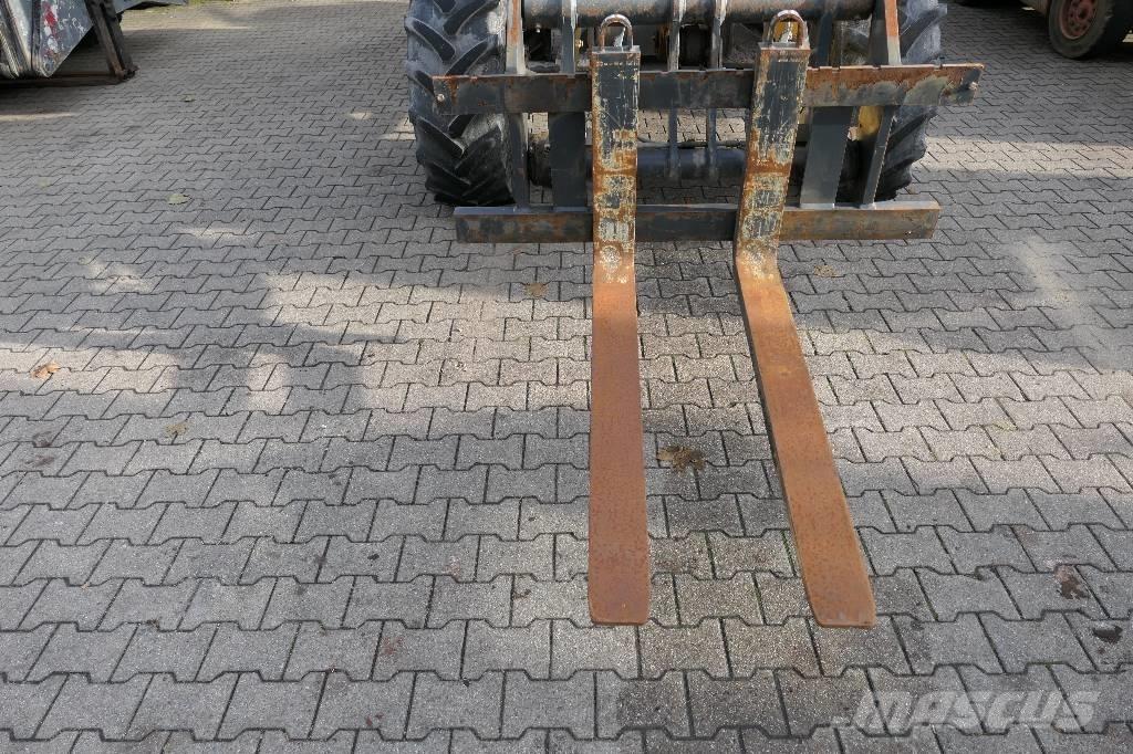 Komatsu WA 100 M-5 Kolesni nakladalci