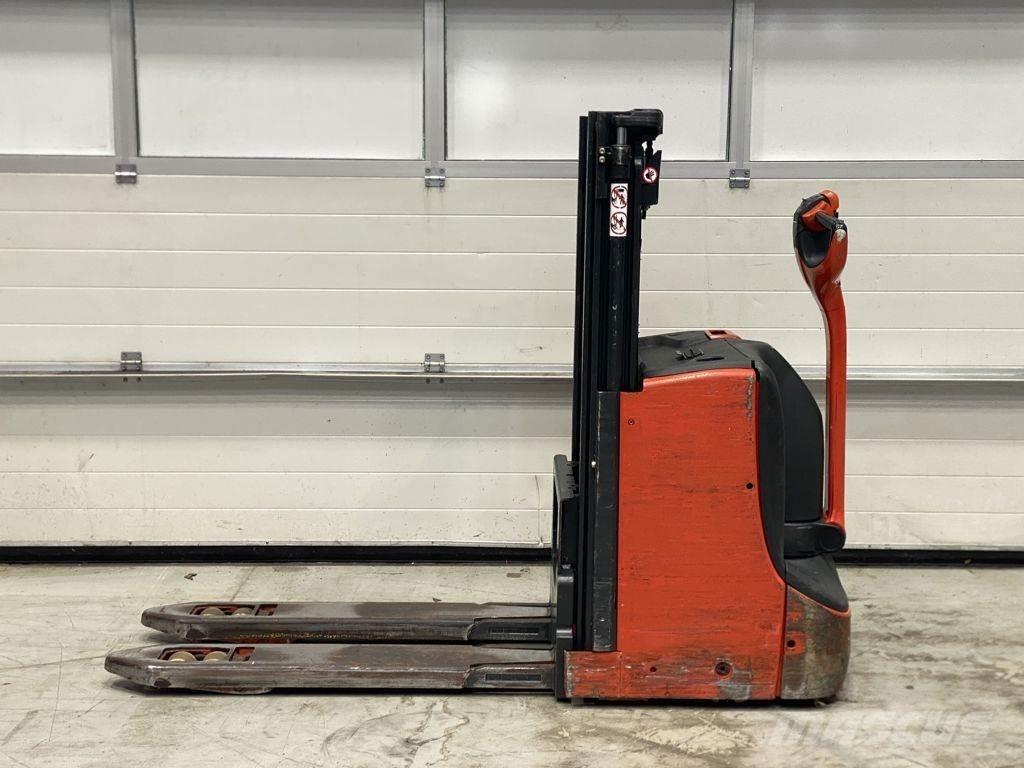 Linde D08 Ročni električni viličar