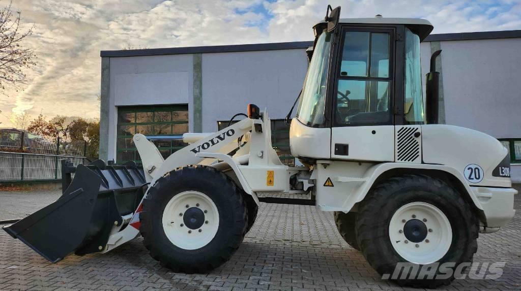 Volvo L 30 B Kolesni nakladalci