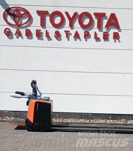 Toyota LPE 250 Električni nizko dvižni viličar